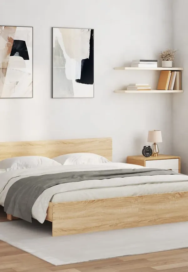 Brun säng i ek som passar perfekt till våren 2025!