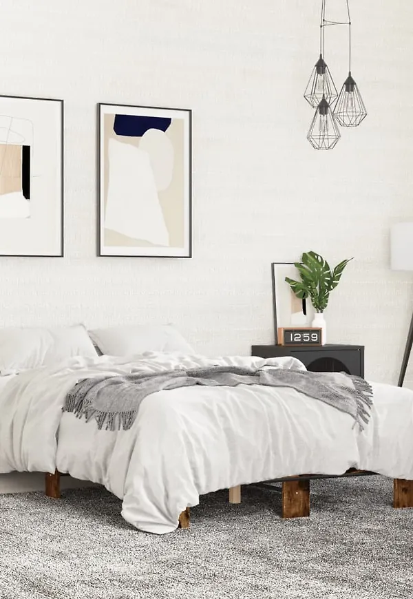 Härlig vidaxl säng i brun färg gjord i ek.