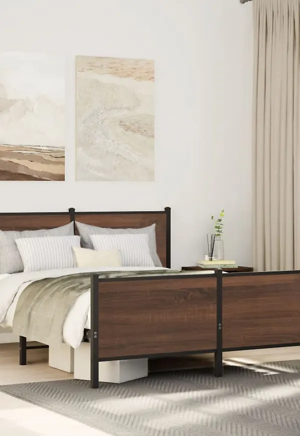 Snygg ram i brun färg gjord i ek.