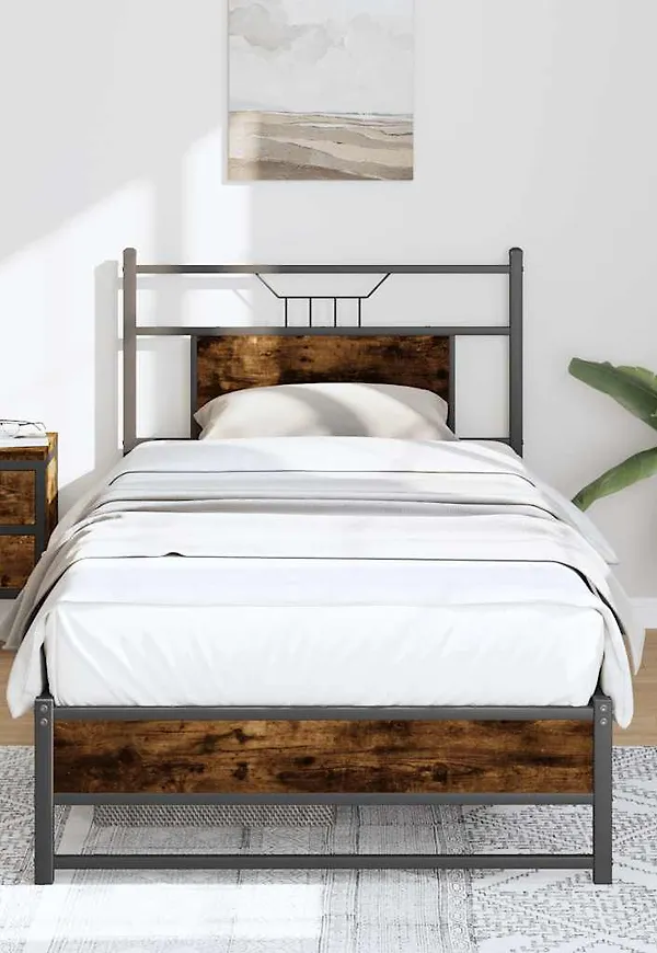 Komfortabel ram i brun färg gjord i ek.