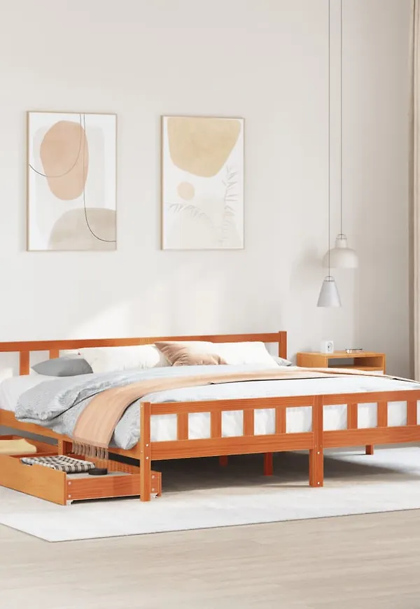 Brun vidaXL-säng i stilriktig modell.