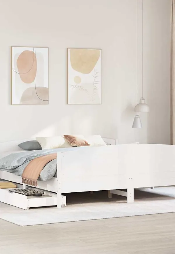 Snygg Säng som passar bra vid många olika tillfällen.