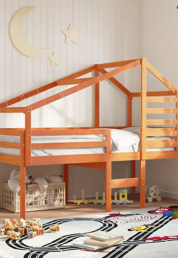 Riktigt snygg Säng som passar bra vid många olika tillfällen.