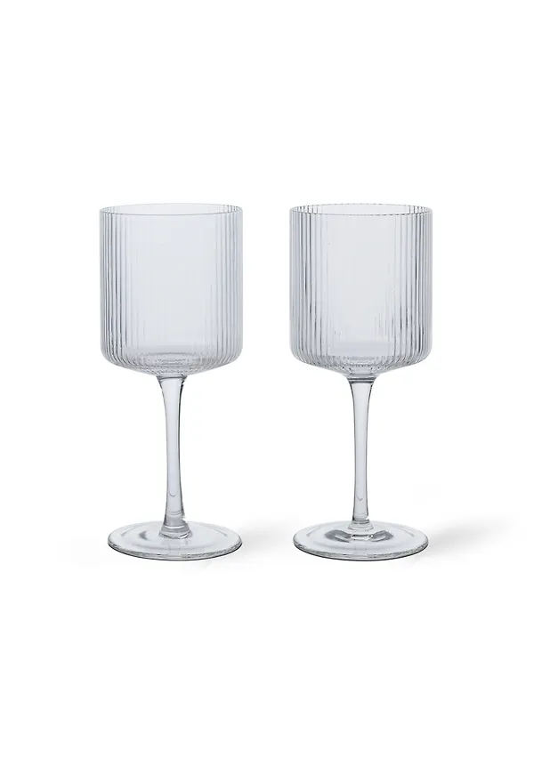 Stilriktig vinglas i vitt från FERM LIVING.