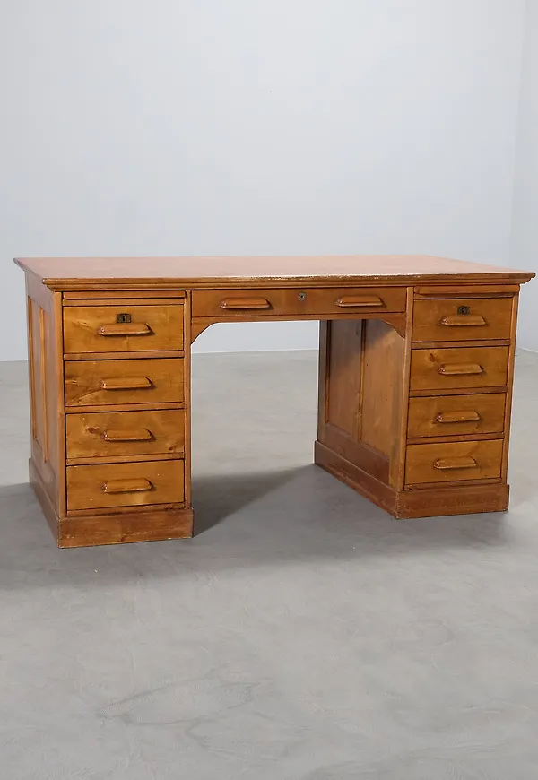 Jättefin bord som passar bra vid många olika tillfällen.