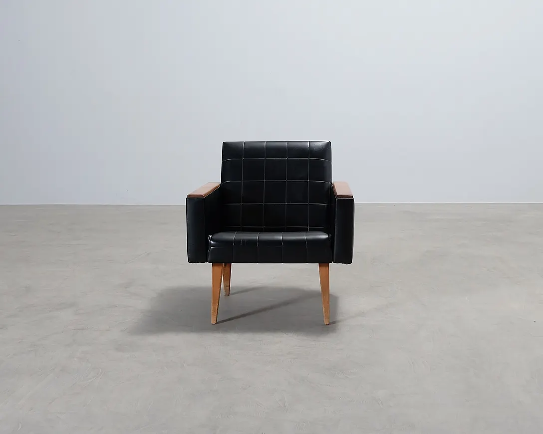 Mysig fåtölj i svart från No brand.