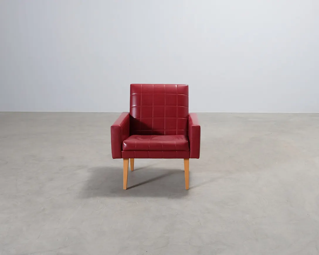 Elegant Fåtölj som passar bra vid många olika tillfällen.