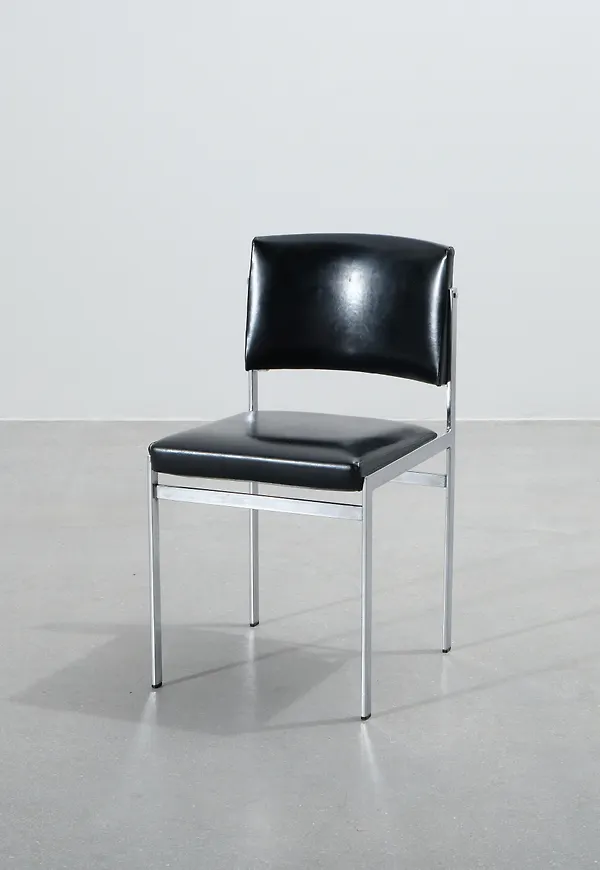 Stilriktig Stol som passar bra vid många olika tillfällen.