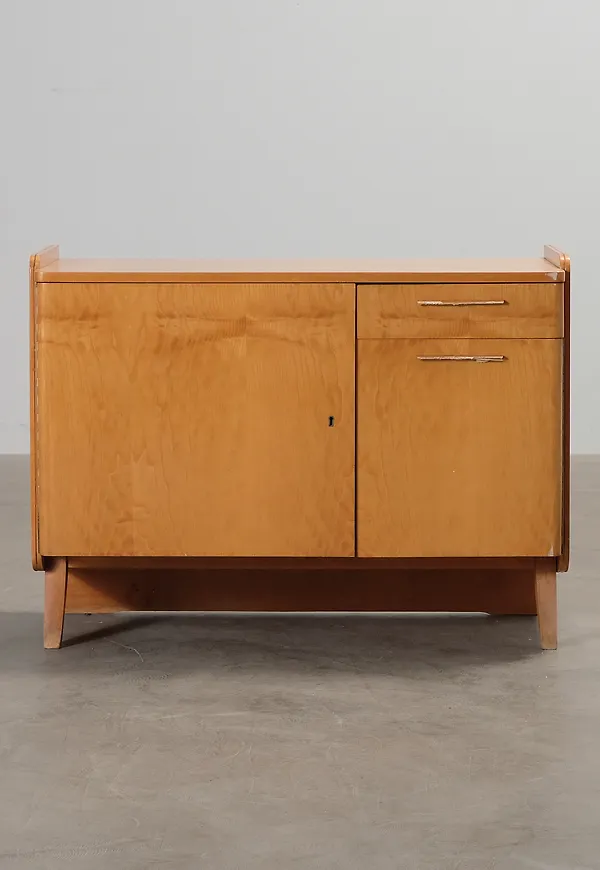 Riktigt snygg trämöbel 2024 från No brand.