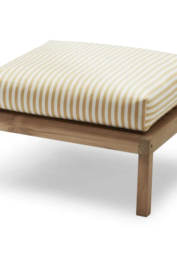 Modern pall i teak från Skagerak.