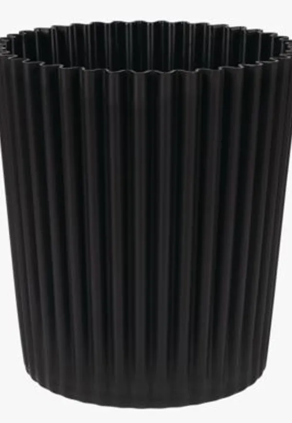 Trendig utomhuskruka i svart från Forms & Objects.