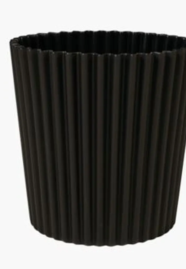 Stilren blomkruka i svart från Forms & Objects.