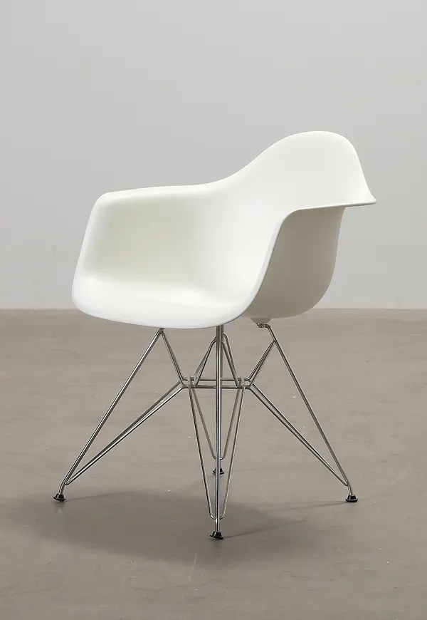 Riktigt snygg matsalsstol i vitt från Vitra.