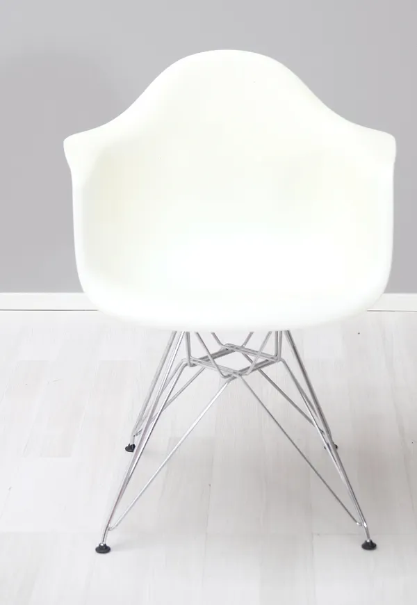 Riktigt fin vit stol 2025 från Vitra.
