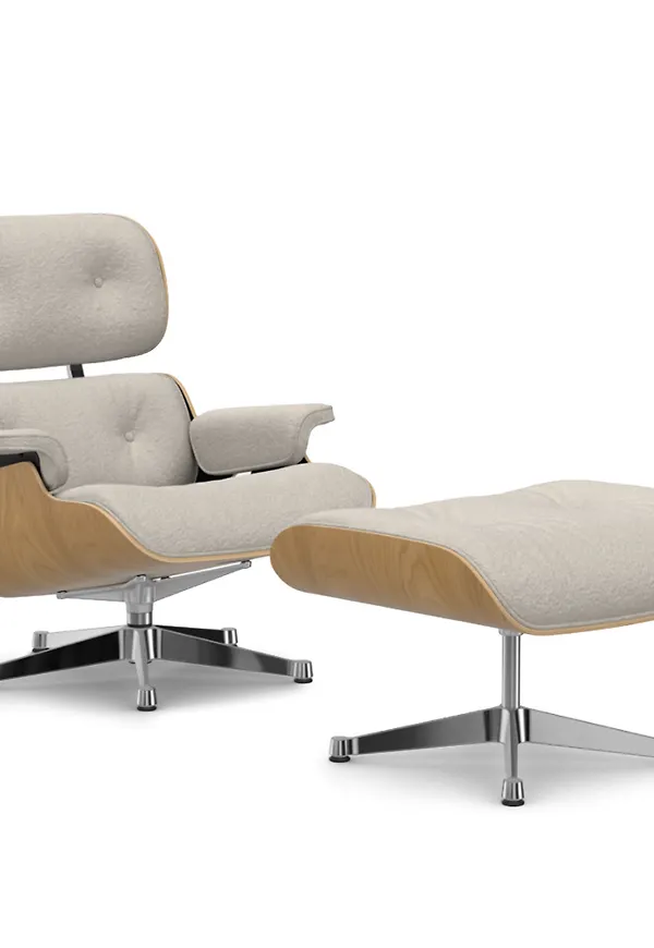 Beige Vitra-läderfåtölj i ikonisk modell.