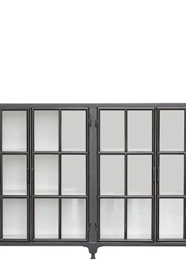 Otroligt snygg vitrinskåp i svart från Lene Bjerre.