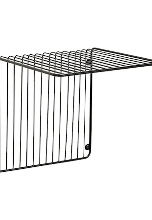 Moderiktig svart skåp i järn från Hübsch.