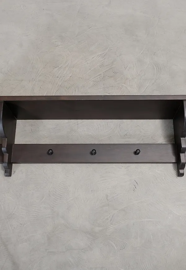 Vacker vägghängare i mörkbrunt från No brand.