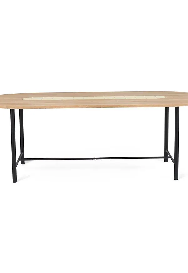 Gul Warm Nordic-matbord i fantastiskt fin modell.