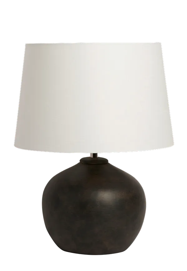 Stilren svart lampa 2024 från watt & VEKE.