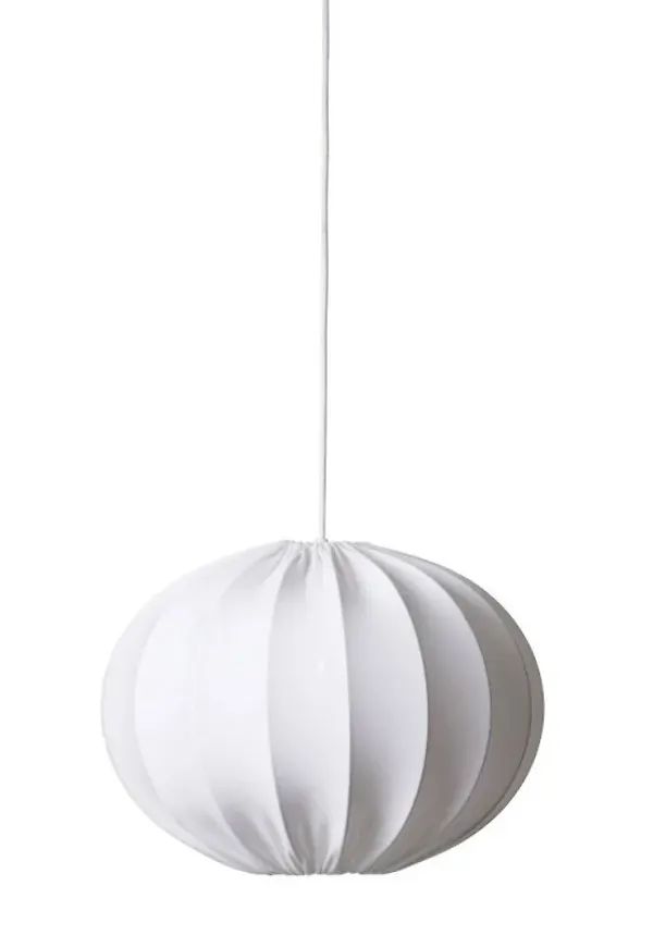 Moderiktig lampa i vitt från watt & VEKE.
