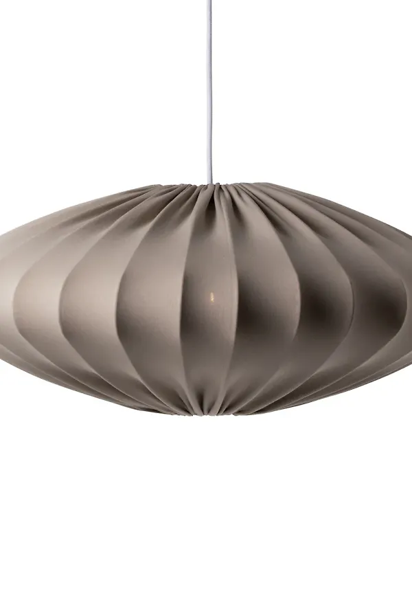 Snygg Lampa som passar bra vid många olika tillfällen.