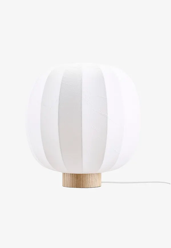 Smickrande vit lampa 2026 från watt & VEKE.