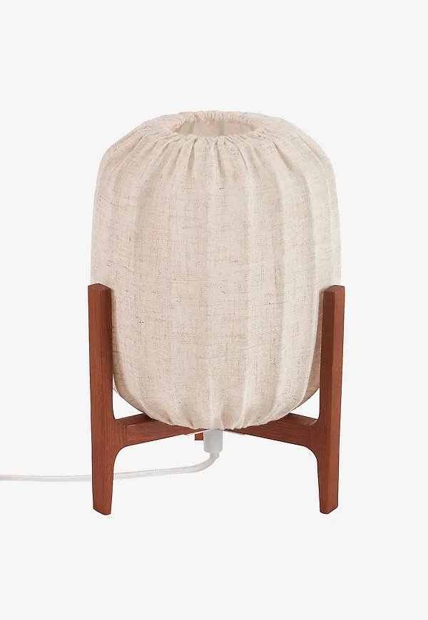 Beige watt & VEKE-sidobord i komfortabel modell.