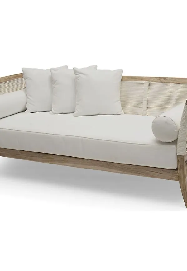 Klassisk utemöbel i teak från Hillerstorp.