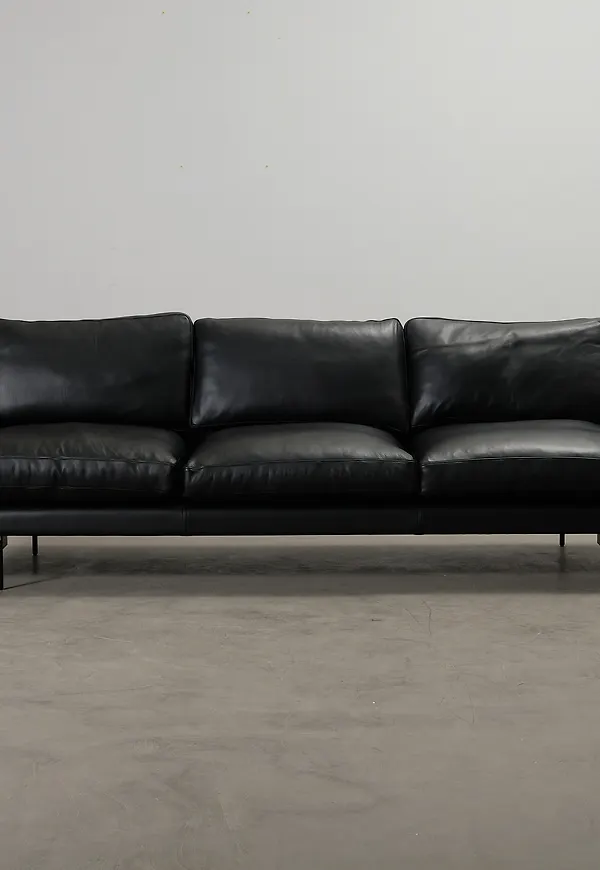 Vacker lädersoffa 2025 från Wendelbo.