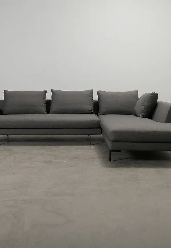 Exklusiv grå soffa 2025 från Wendelbo.