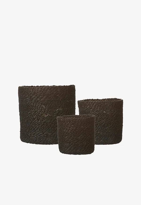 Stilren svart kruka 2025 från Wikholm Form.