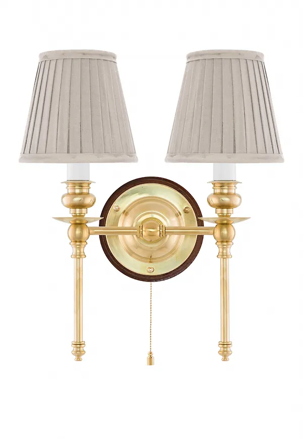 Riktigt snygg Lampa som passar bra vid många olika tillfällen.