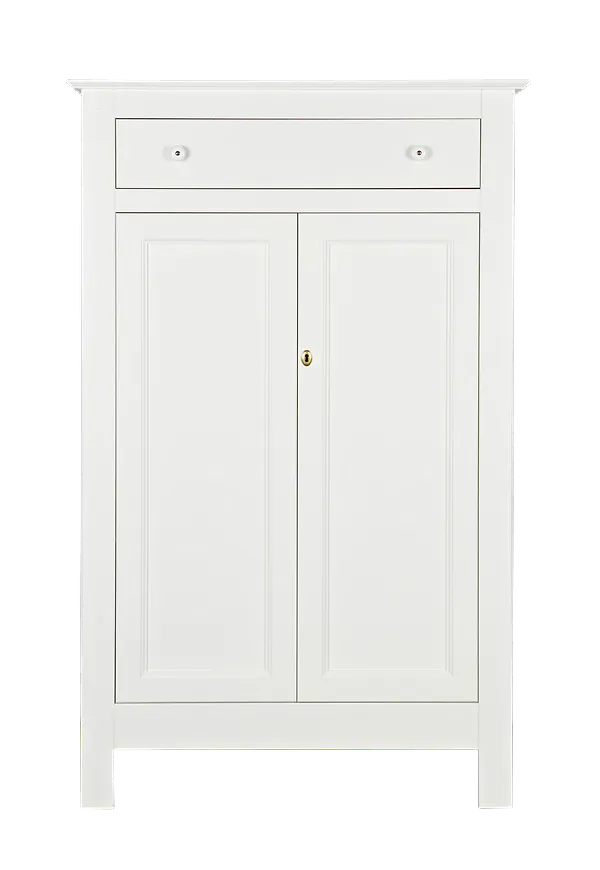 Vacker byrå i vitt från WOOOD.