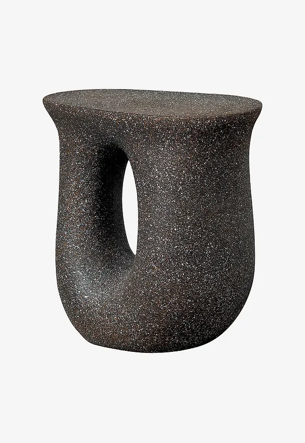 Jättefin sängbord i svart från WOOOD.