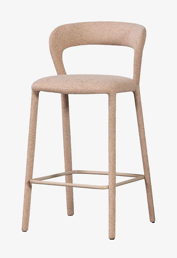 Moderiktig beige stol 2026 från WOOOD.