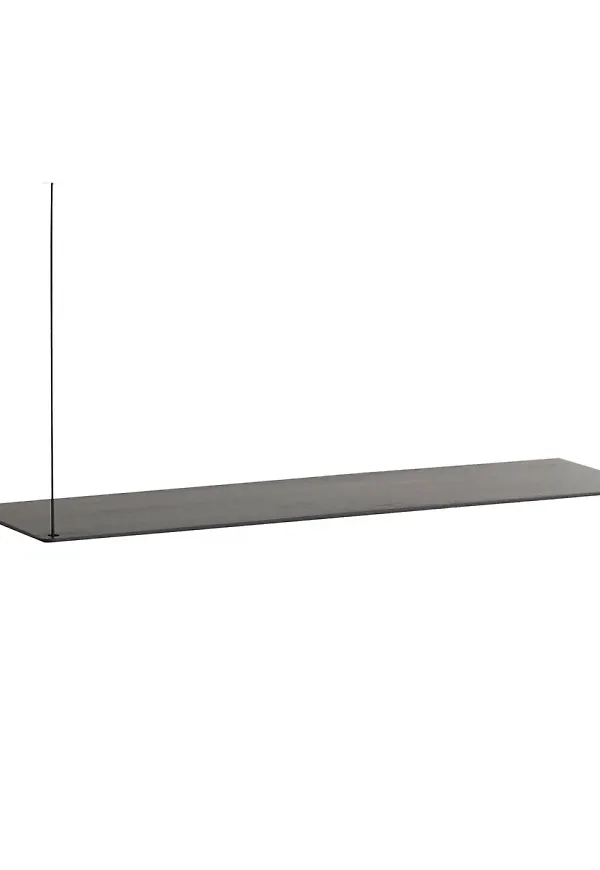 Härlig hylla i svart från Woud.