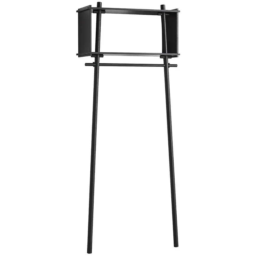 Modern ekmöbel i svart från Woud.