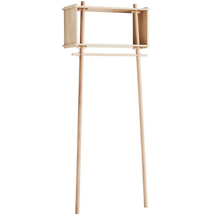 Söt möbel i brun färg gjord i ek.