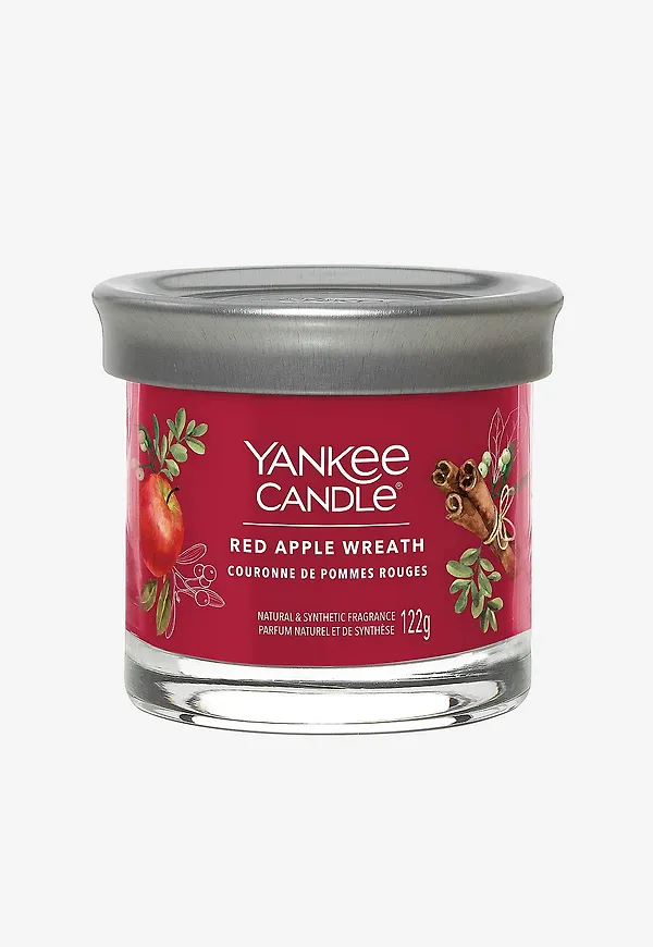 Röd Yankee Candle-doftljus i elegant modell.