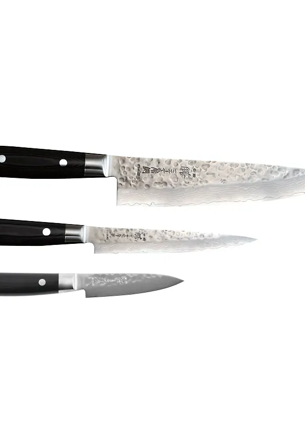 Silverfärgad Yaxell-knivset i riktigt fin modell.