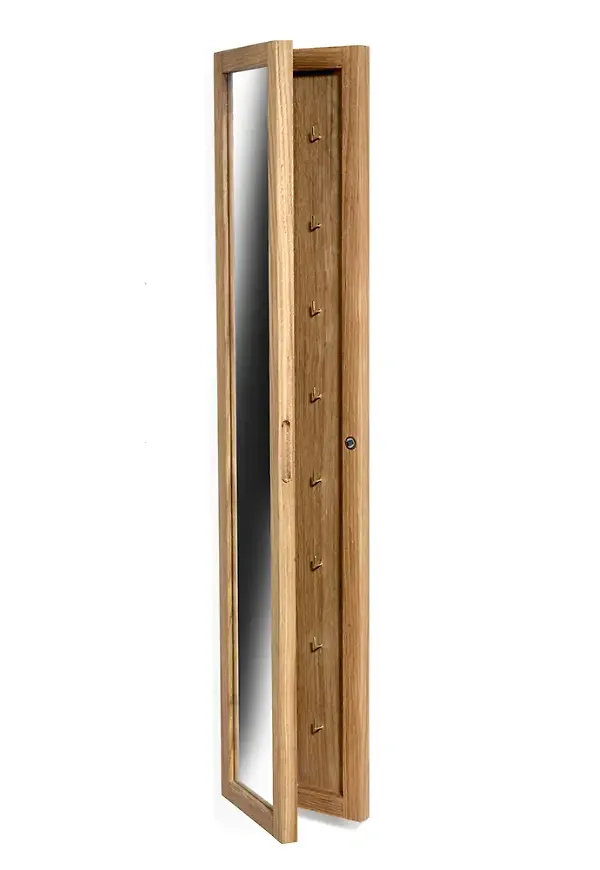 Torkelson förvaringsmöbel i ek som passar perfekt till sommaren 2025!